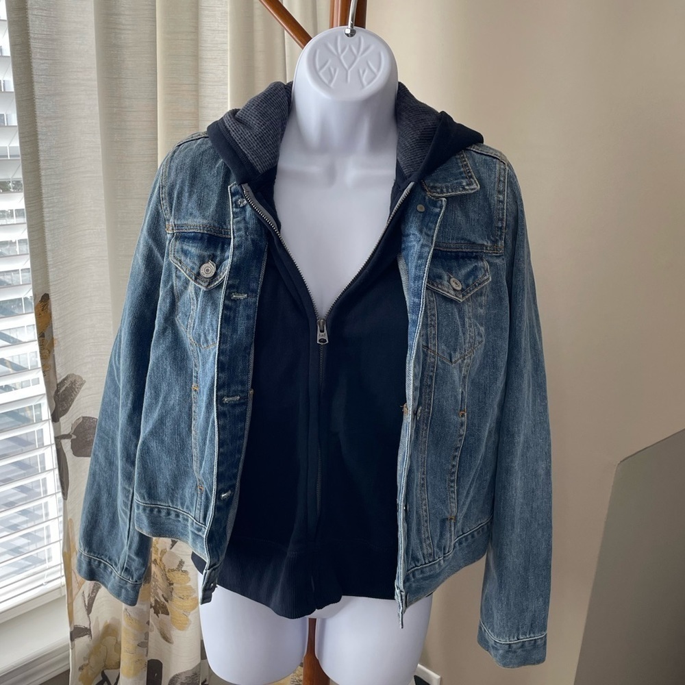 A&F Hooded Jean Jacket Size M - Picture 3 of 6